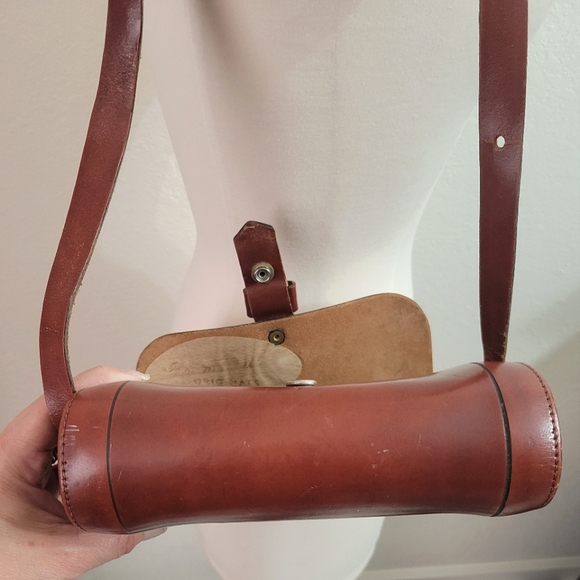 Vintage Thom Hird Handmade Leather Shoulder Bag with TAD Brass Monogram - Picture 13 of 15